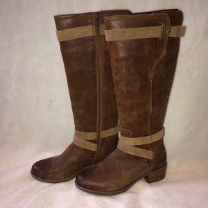 UGG Darcie Riding boot size 7